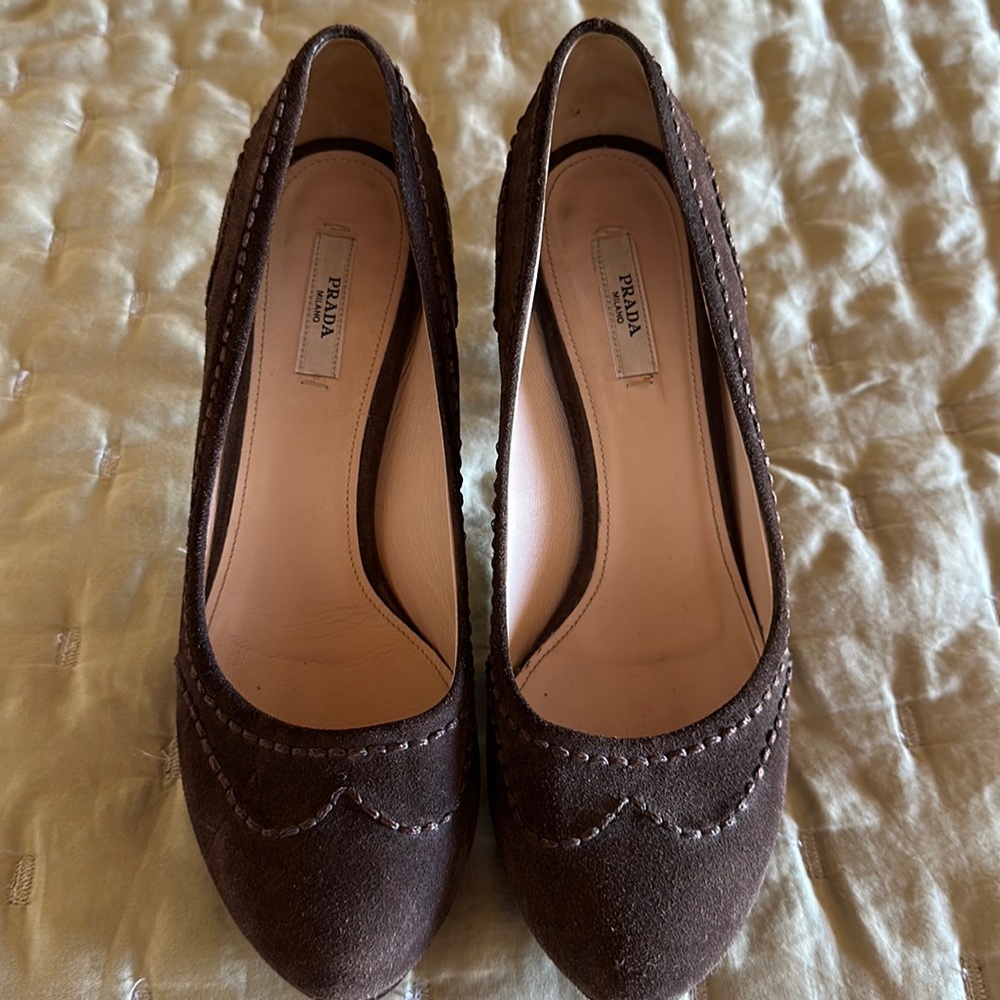Prada suede shoe with beautiful piping